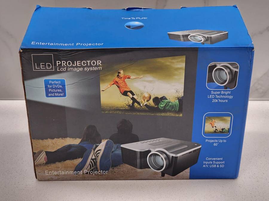 Mini projector compact home entertainment with accessories