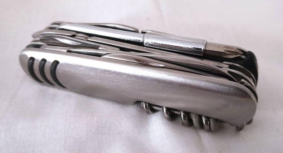 11 in 1 Multi purpose stainless steel pocket knife