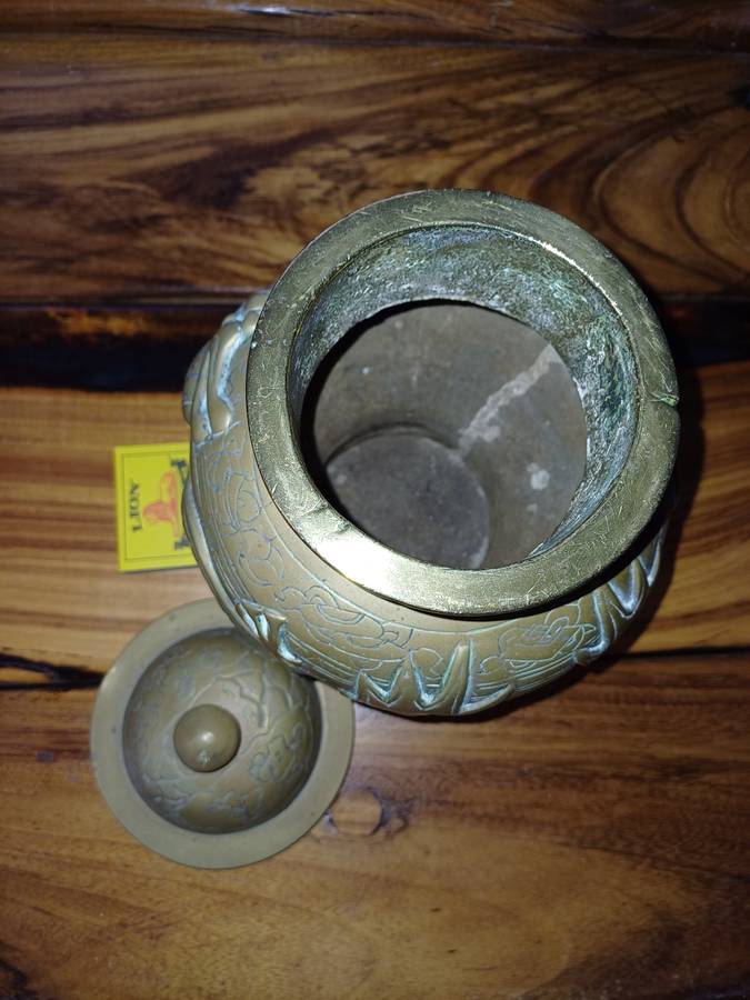 Brass jar/urn with lid, with dragon wrapped around