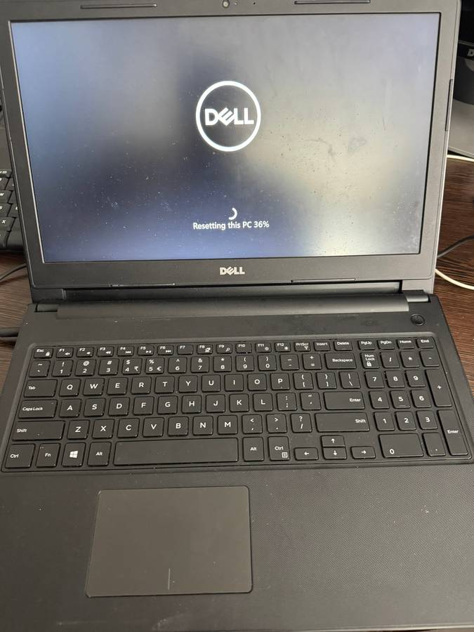 Dell Inspiron 15 3573 Laptop with charger