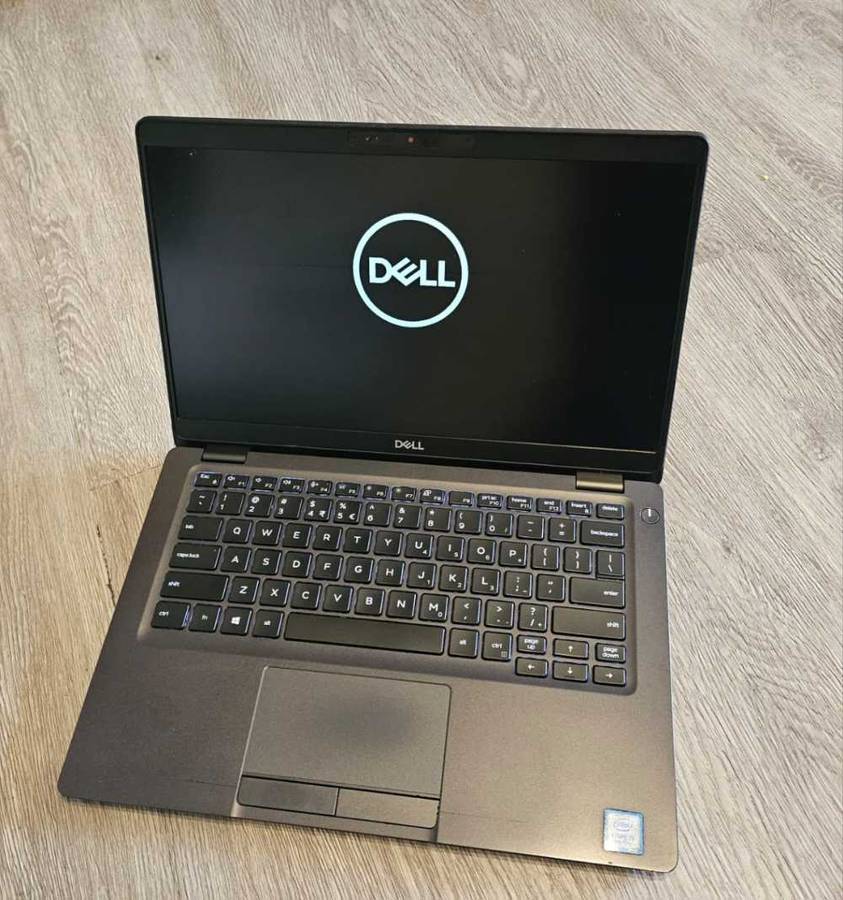 Dell latitude 5300 Touchscreen core i5 8th generation.