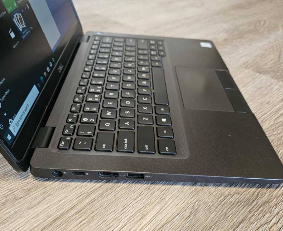Dell latitude 5300 Touchscreen core i5 8th generation.