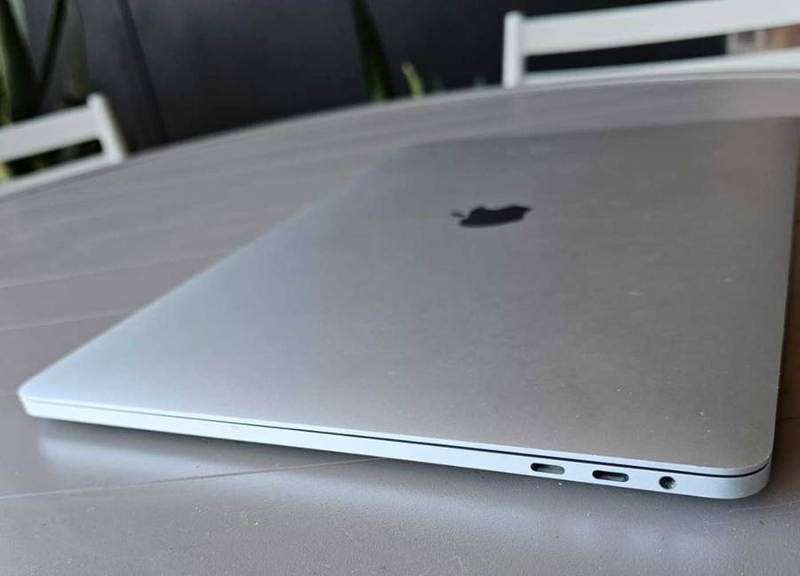 2018 MacBook pro touchbar i7 (15 inch)