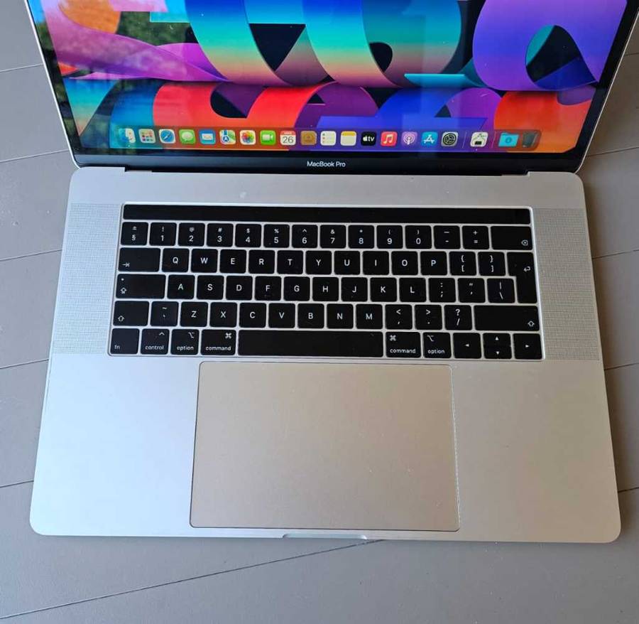 2018 MacBook pro touchbar i7 (15 inch)