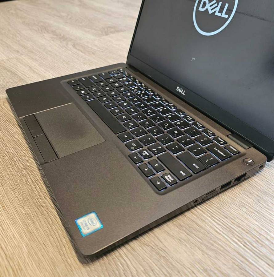 Dell latitude 5300 Touchscreen core i5 8th generation.