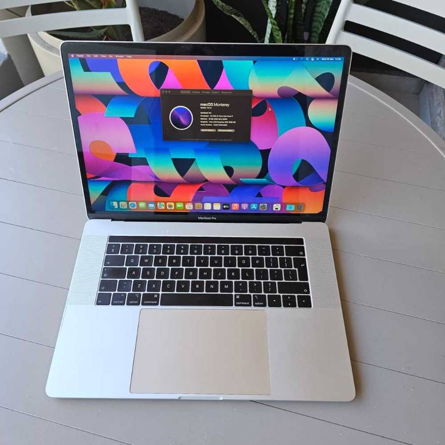 2018 MacBook pro touchbar i7 (15 inch)