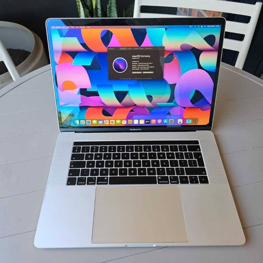 2018 MacBook pro touchbar i7 (15 inch)