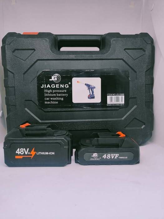 High Pressure washer with two batteries