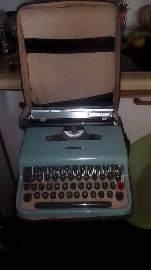 Olivetti Latttera 22