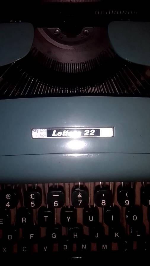 Olivetti Latttera 22