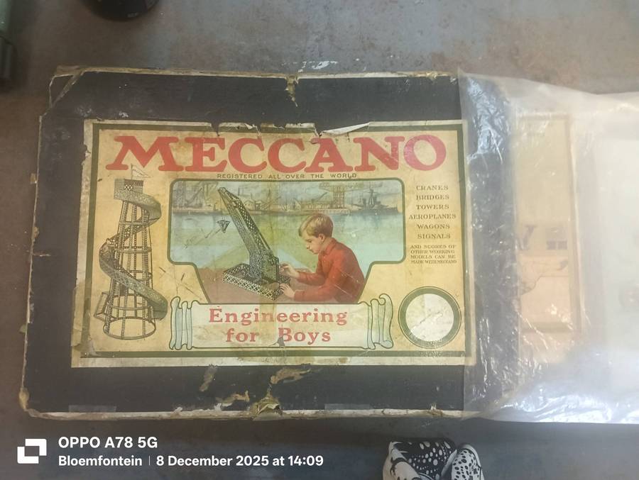 Vintage Meccano Engineering for Boys Construction Set Box