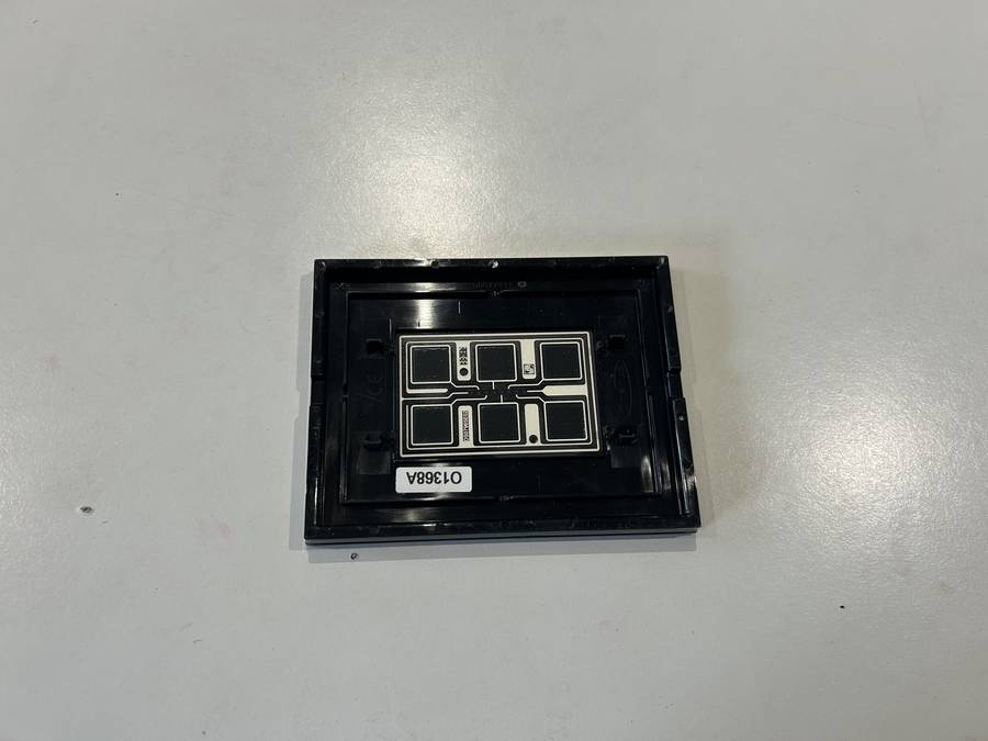 KNX ICE TOUCH COVER PLATE BLACK 6 INT SYM GW16946CN