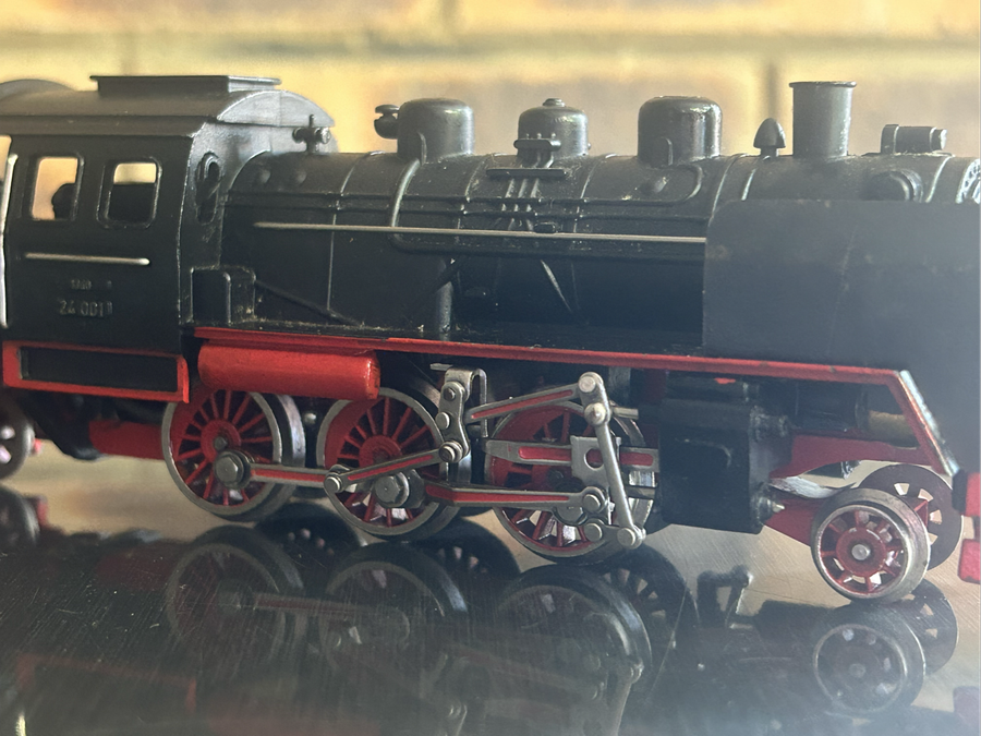 Locomotive and tender