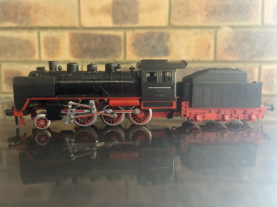 Locomotive and tender