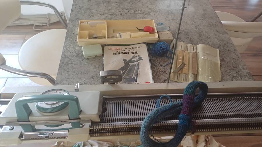 Janome Junior Knitter CHJ-3 knitting Machine