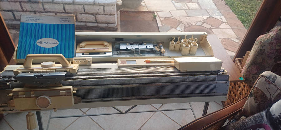 Empisal Knitting machine KH710 with ribber KR710