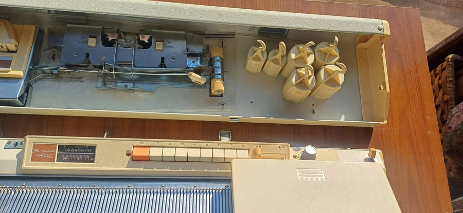 Empisal Knitting machine KH710 with ribber KR710