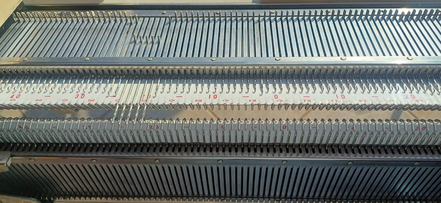 Empisal Knitting machine KH710 with ribber KR710