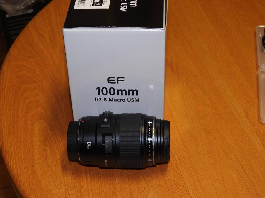 Canon EF 100mm f2.8 USM Macro Lens