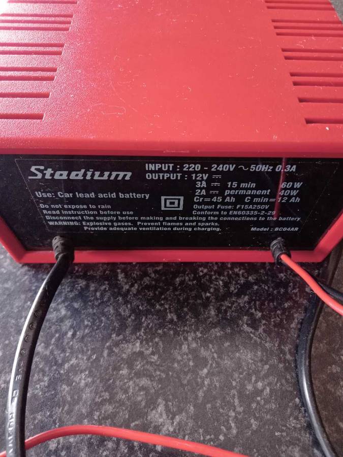 Stadium 12 V Battery Charger 4