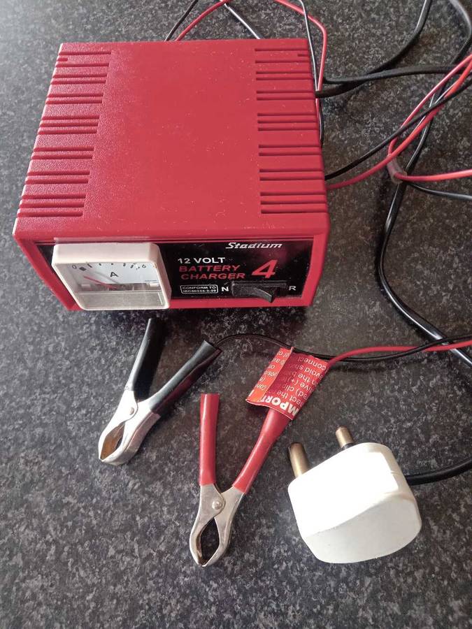 Stadium 12 V Battery Charger 4