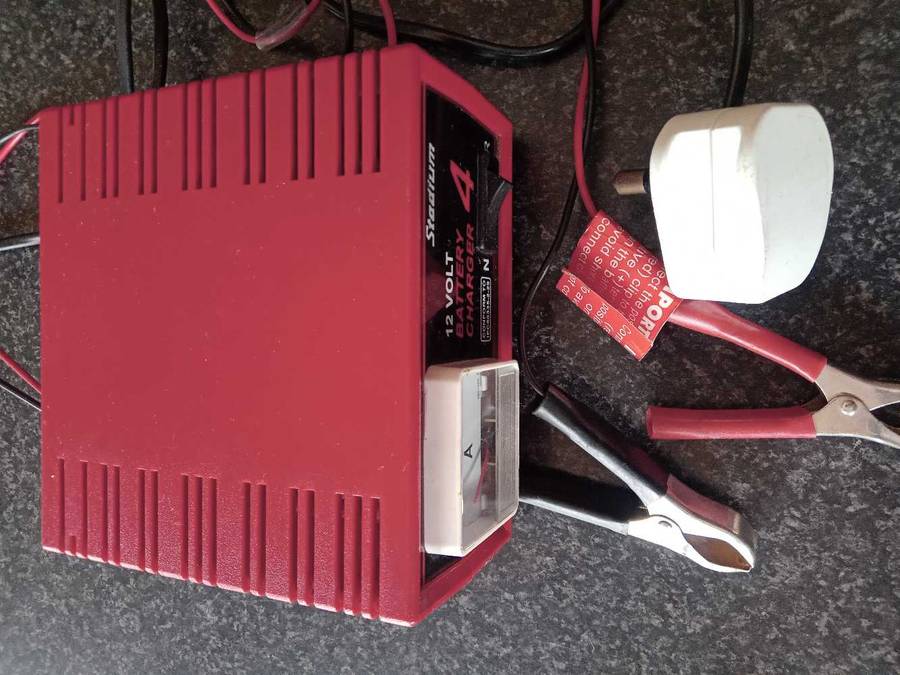 Stadium 12 V Battery Charger 4