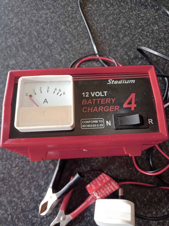 Stadium 12 V Battery Charger 4