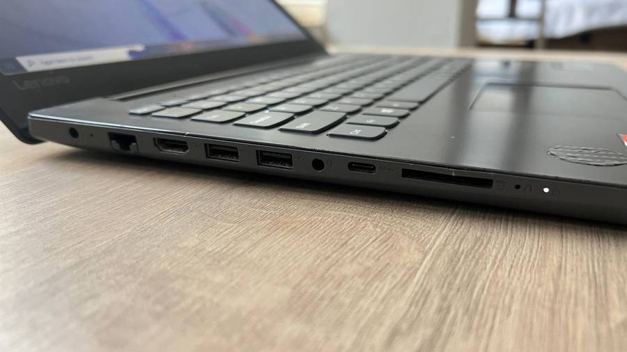 Lenovo ideapad 330 AMD Ryzen 3 8gb ram 256gb ssd