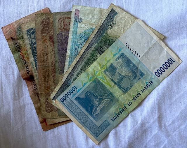 Mix of 7 collectable Africa notes