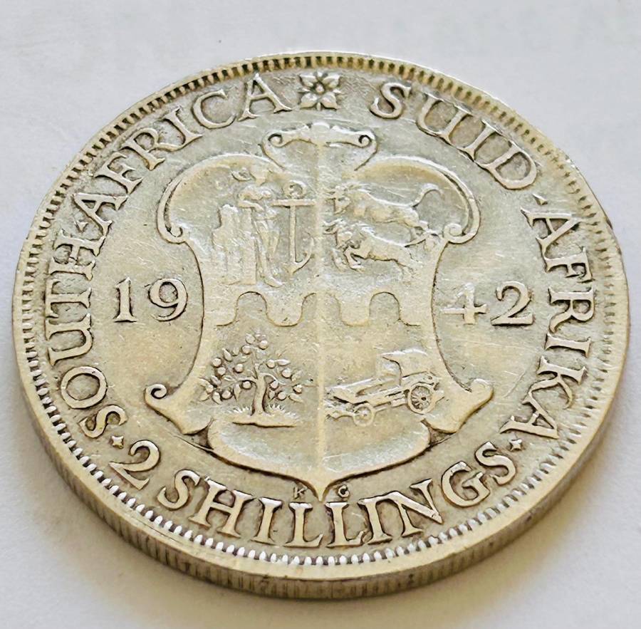 ERROR : 1942 2 SHILLING CRACK DIE OBVERSE BOTH SIDES OF KING NECK (80% SILVER)