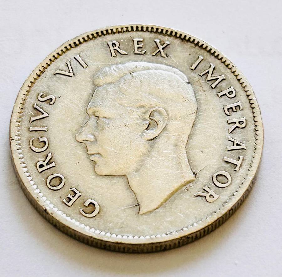 ERROR : 1942 2 SHILLING CRACK DIE OBVERSE BOTH SIDES OF KING NECK (80% SILVER)