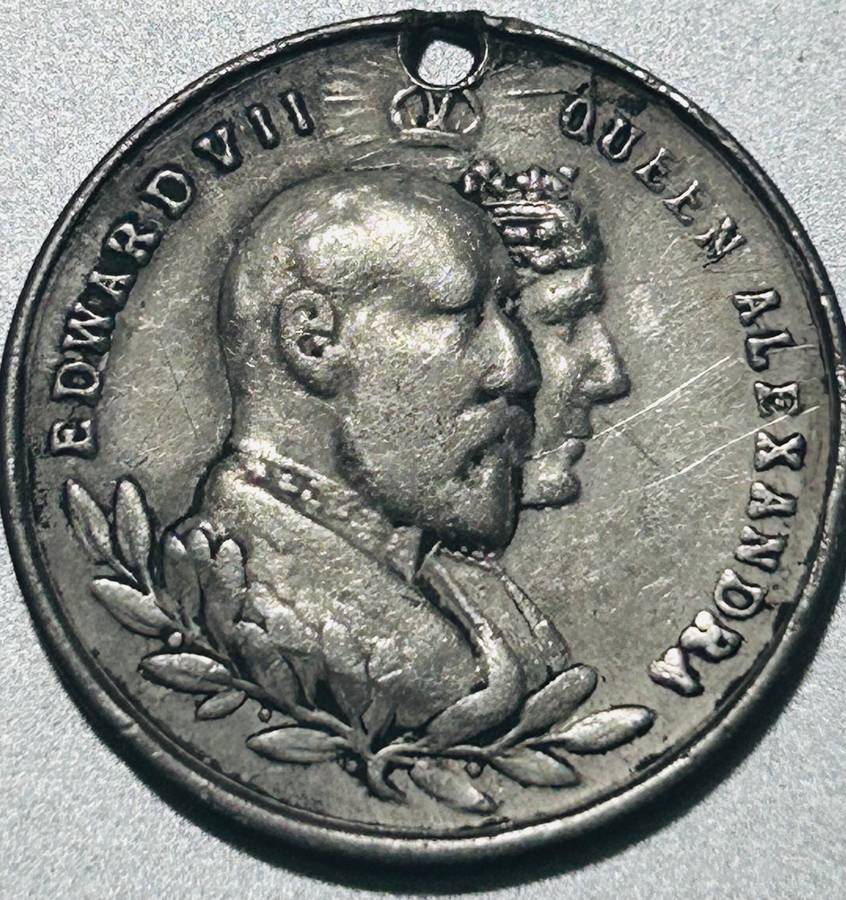 1902 KING EDWARD VII (SILVER) CORONATION MEDALLION (RARE IN SILVER) - SEE DESCRIPTION