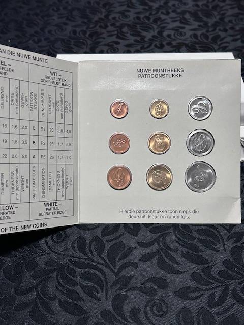 COIN PATERN PEACE SET OF THE PAR COIN SERIES x 5 bid per set