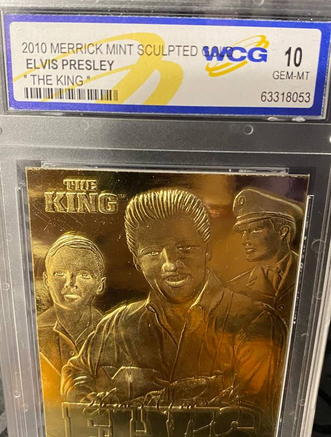 Elvis Presley "The King"  2010 Gold Sculpted Card (GEM MINT 10)