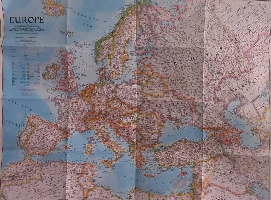 1992 Folded Wall Map of Europa Published By National Geographic 73cmx57cm