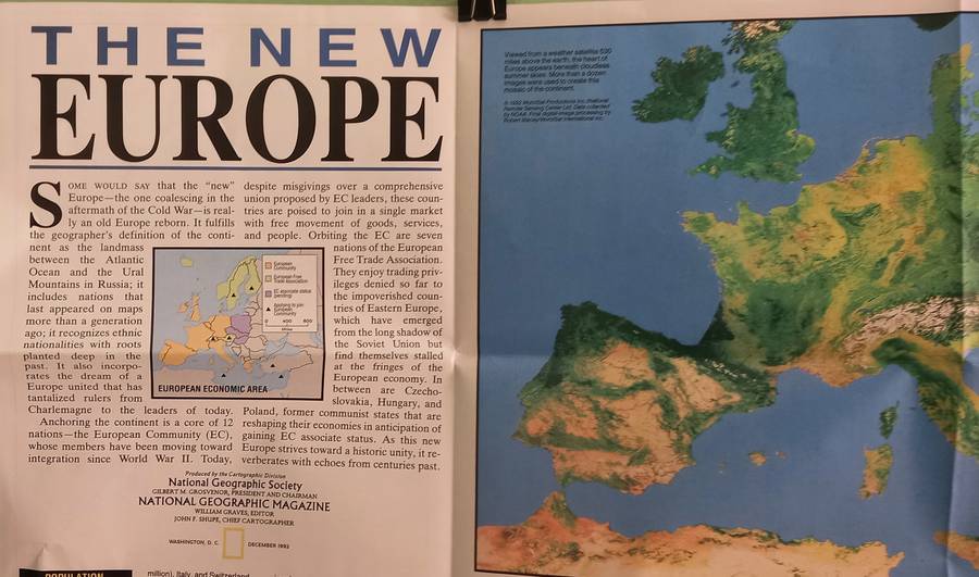 1992 Folded Wall Map of Europa Published By National Geographic 73cmx57cm