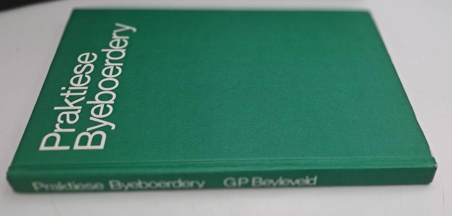 Pre-Owned : Praktiese Byeboerdery in Suid Afrika-GP Beyleveld ISBN 0 628 00965 8 (Bee keeping)