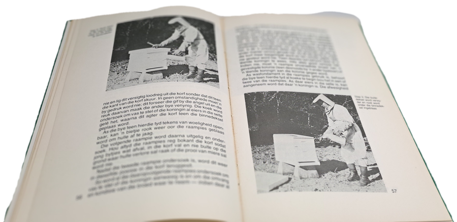 Pre-Owned : Praktiese Byeboerdery in Suid Afrika-GP Beyleveld ISBN 0 628 00965 8 (Bee keeping)