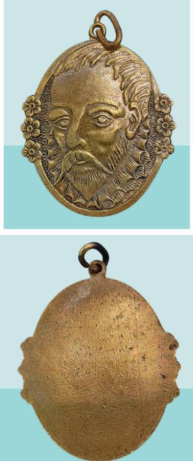 Old vintage Pendant showing portrait of William Shakespeare