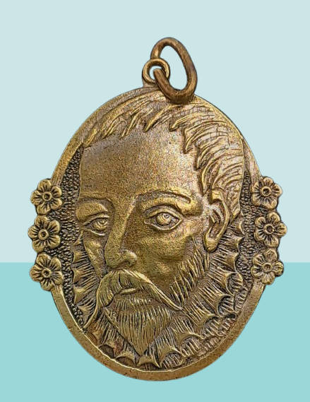 Old vintage Pendant showing portrait of William Shakespeare