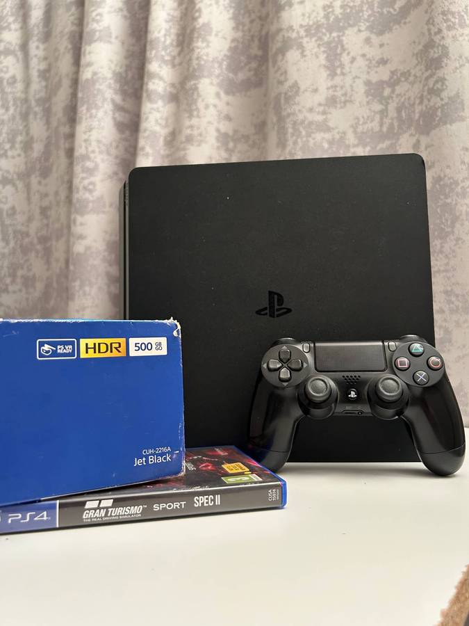 PS4 Slim Console (500GB) - Jet Black - Incl. Controller & Gran Turismo Sport