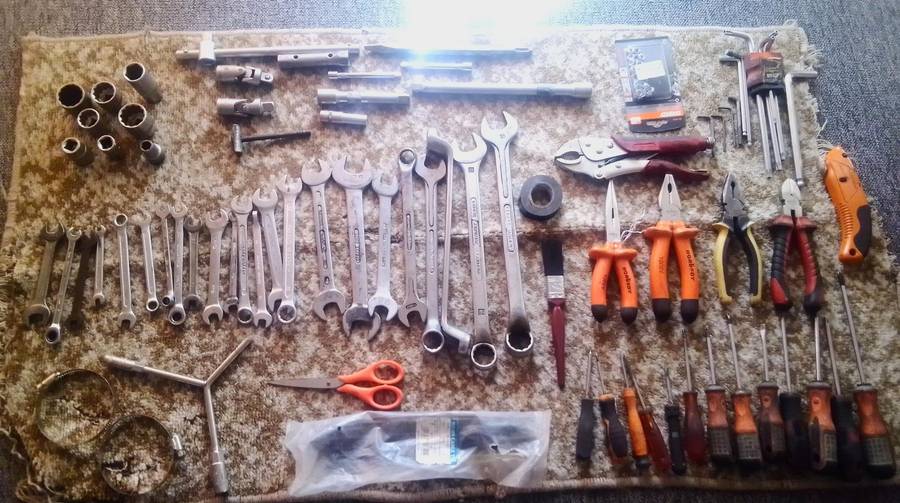 Steel tool box with 100 items