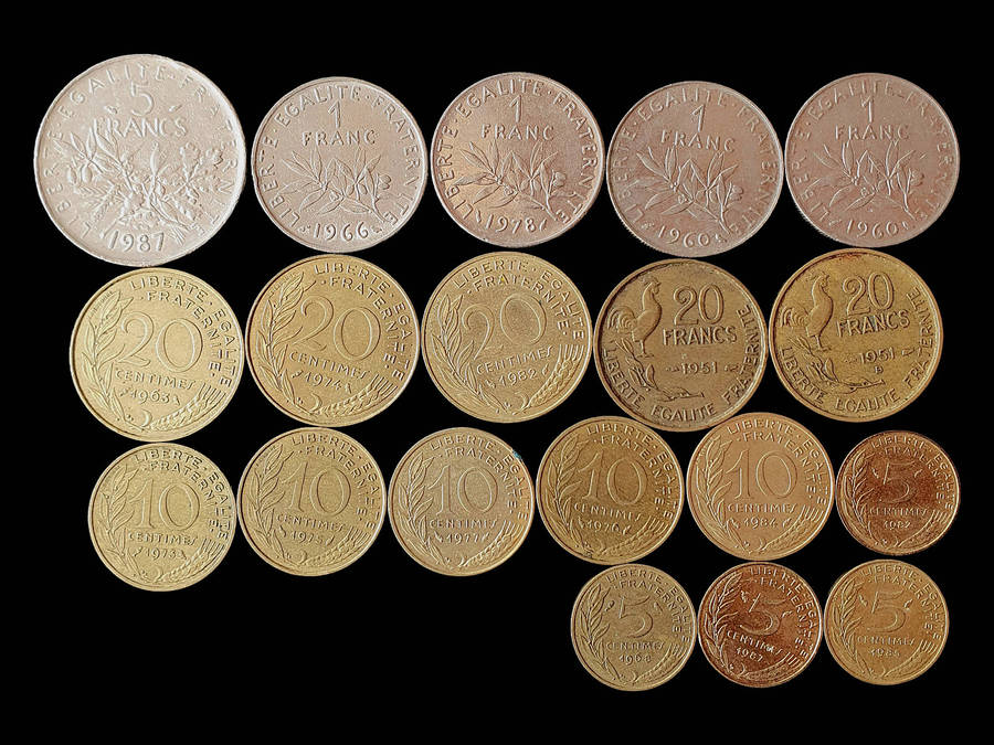 Lot of 19 Vintage French Coins  Francs & Centimes (1950s- 1980s)
