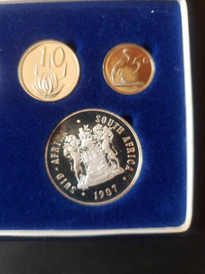 1987 South Africa Proof Coin Set (8 Coins)  Includes Silver 1 Rand  SA Mint Original Case