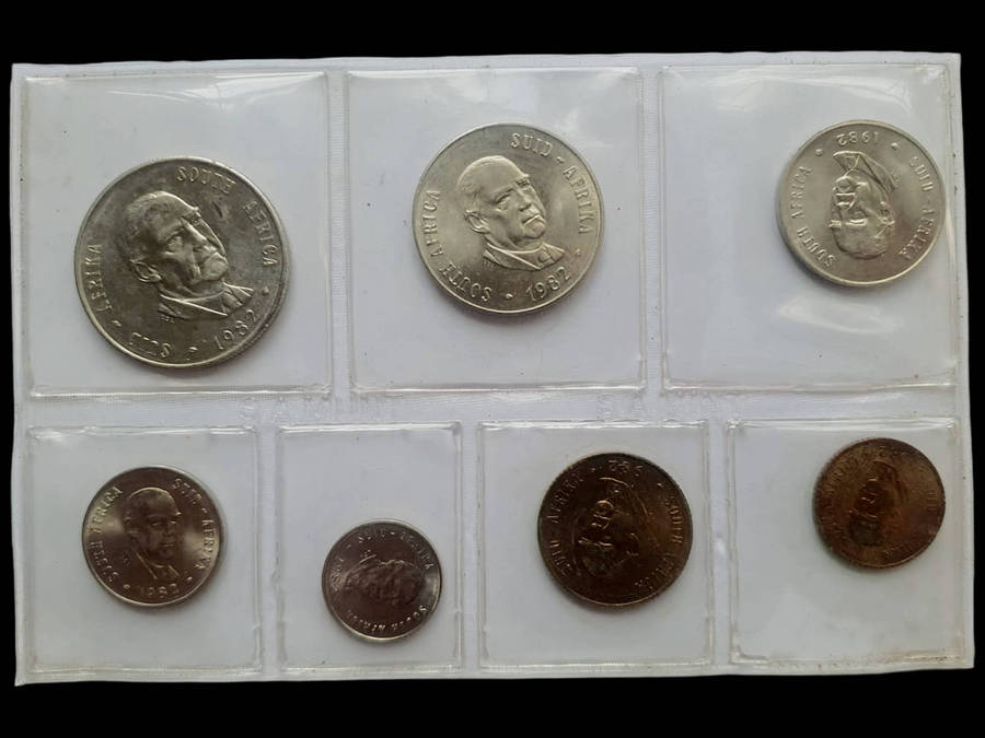 1982 South Africa Official Mint Set  Low Mintage (10 000)
