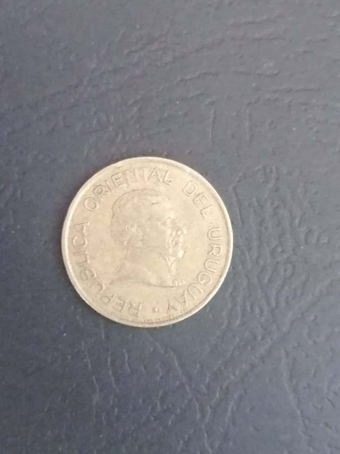 1994 Uruguay 2 Pesos Coin  "Dos Pesos Uruguayos"  South American Collectible