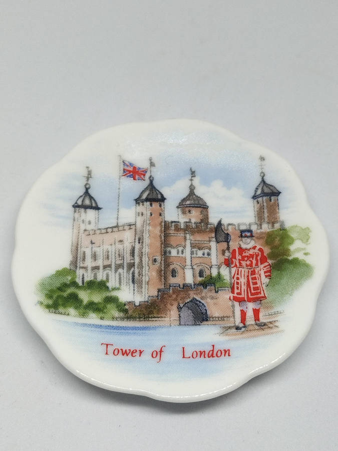 Miniature Set of 4 Decorative Plates Featuring Various Iconic Landmarks Of England