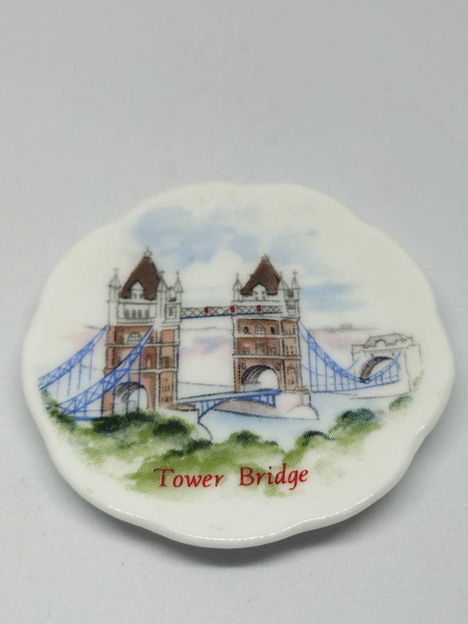 Miniature Set of 4 Decorative Plates Featuring Various Iconic Landmarks Of England
