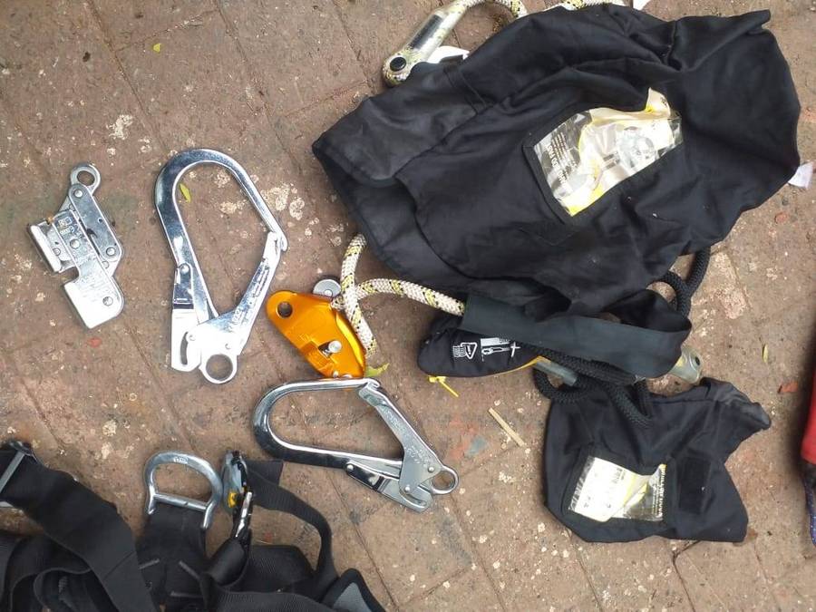 Pretzel safety harness