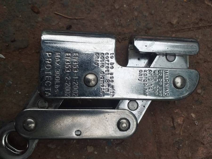 Pretzel safety harness